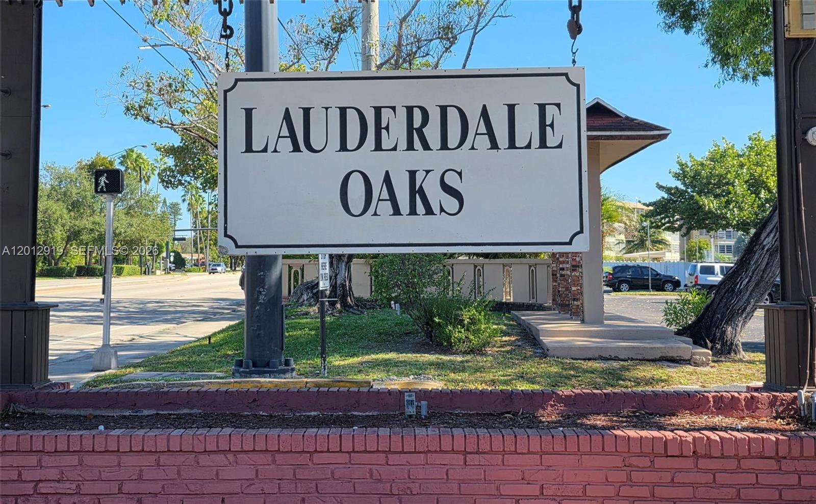 LAUDERDALE OAKS CONDO I - Residential
