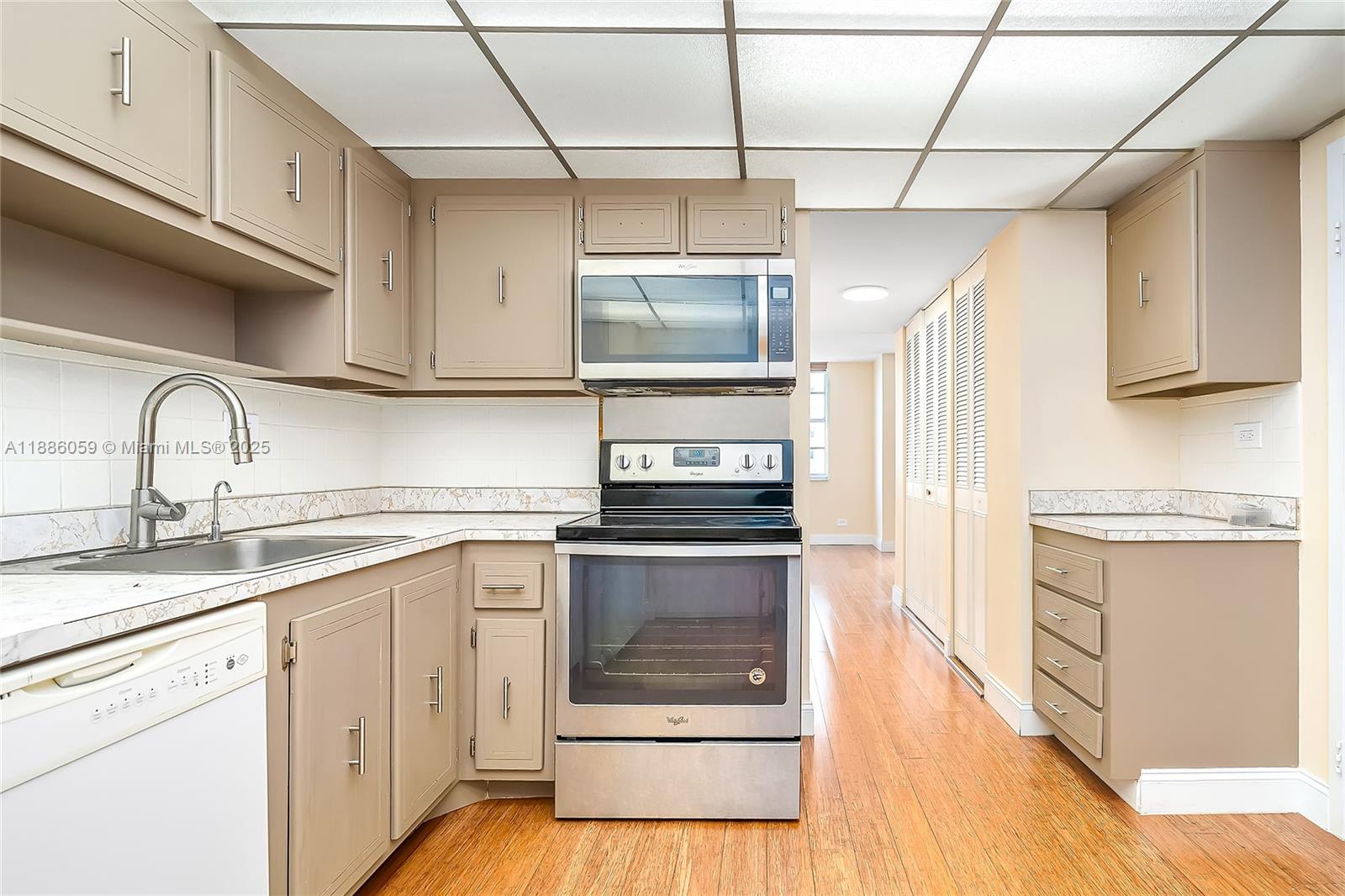 WINSTON TOWERS 100 CONDO - Residential Lease