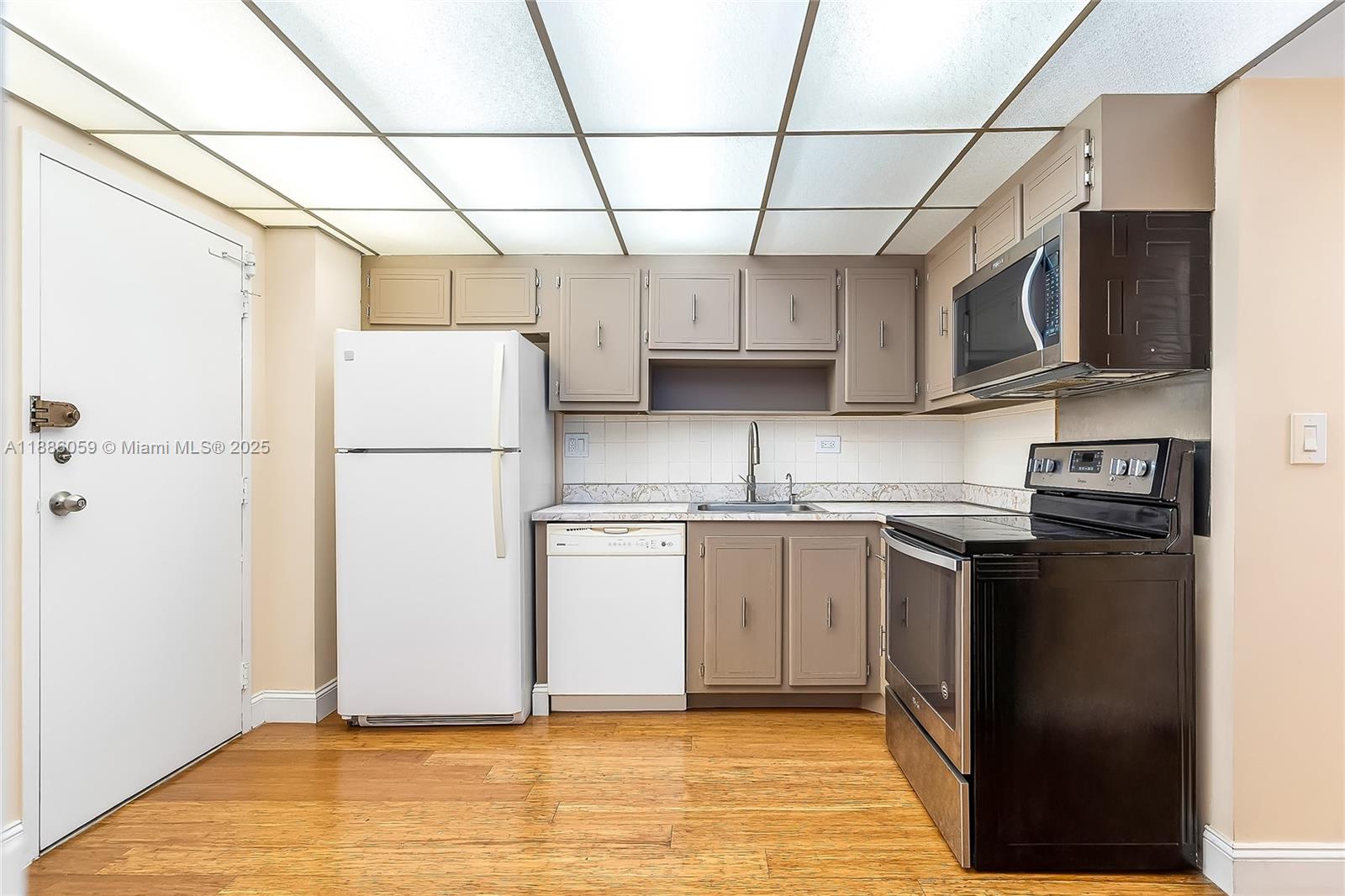 WINSTON TOWERS 100 CONDO - Residential Lease