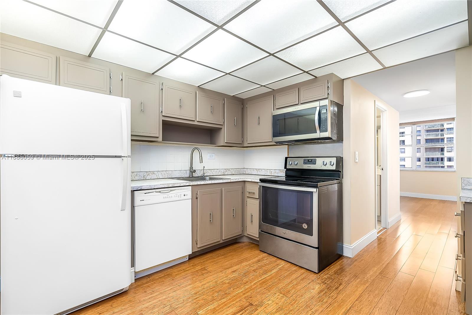 WINSTON TOWERS 100 CONDO - Residential Lease