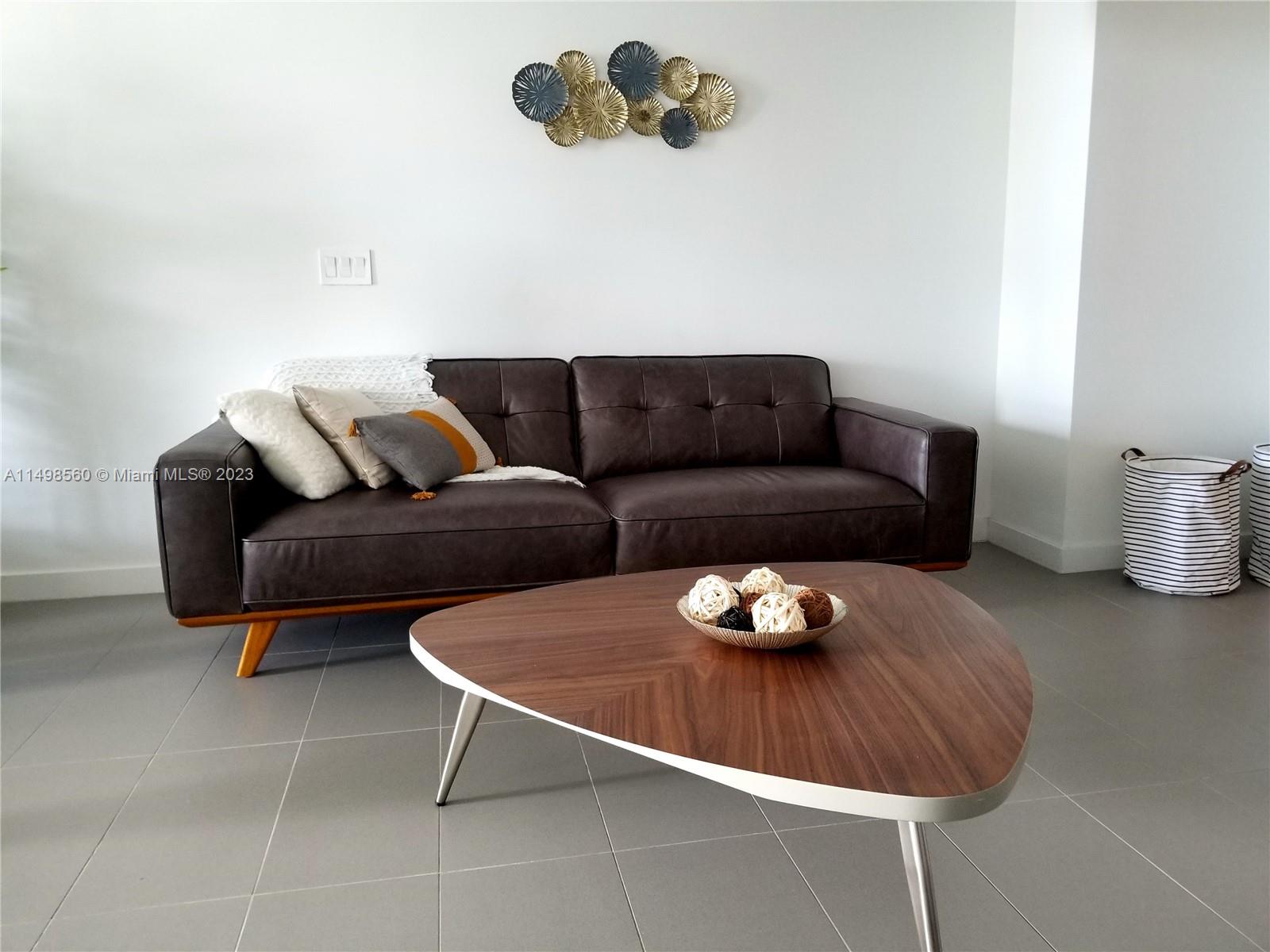CANVAS CONDO - Residential