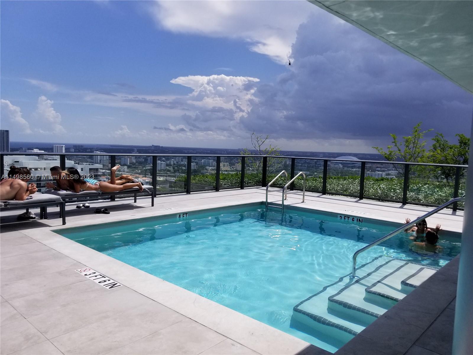 CANVAS CONDO - Residential
