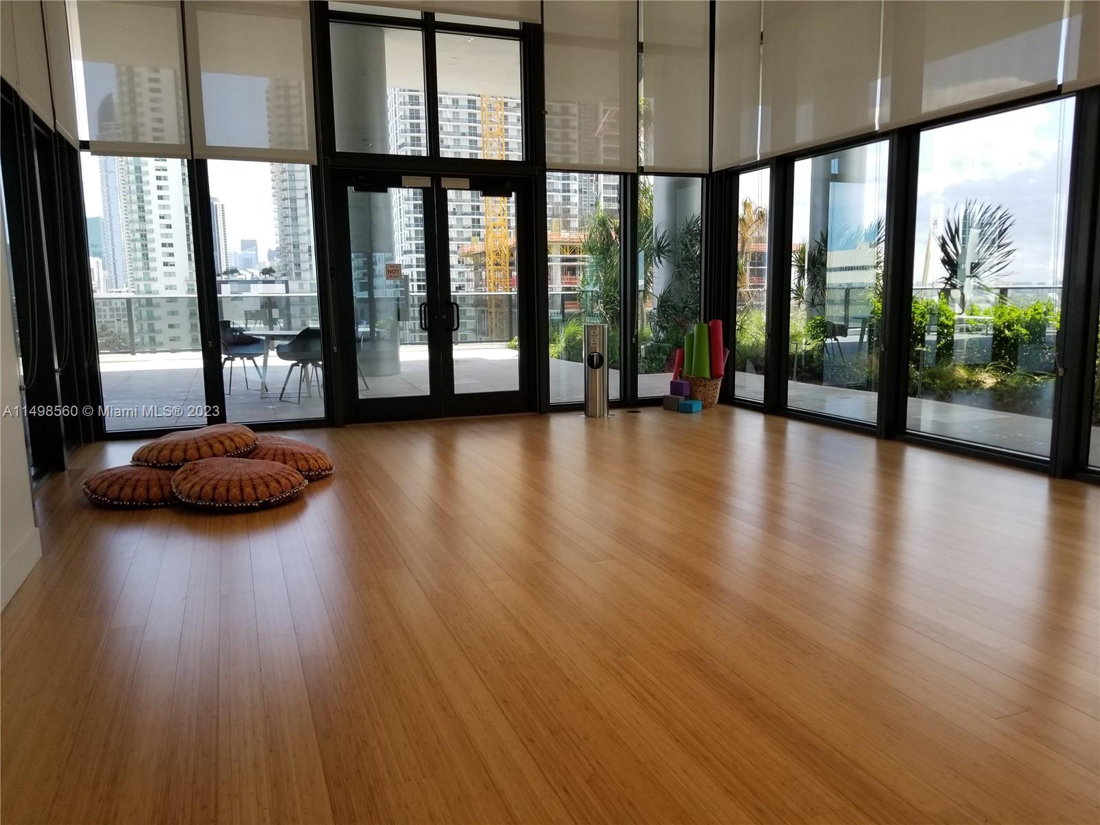 CANVAS CONDO - Residential
