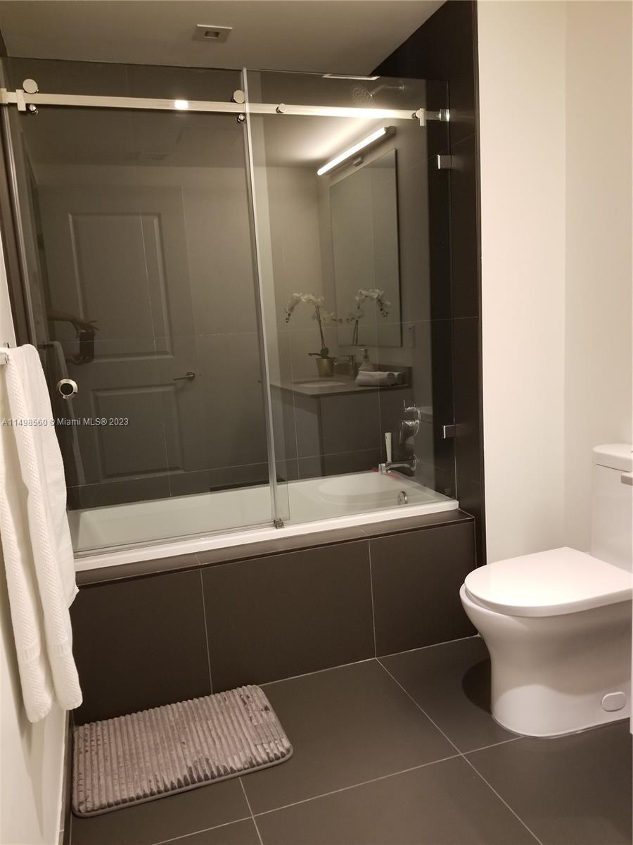 CANVAS CONDO - Residential