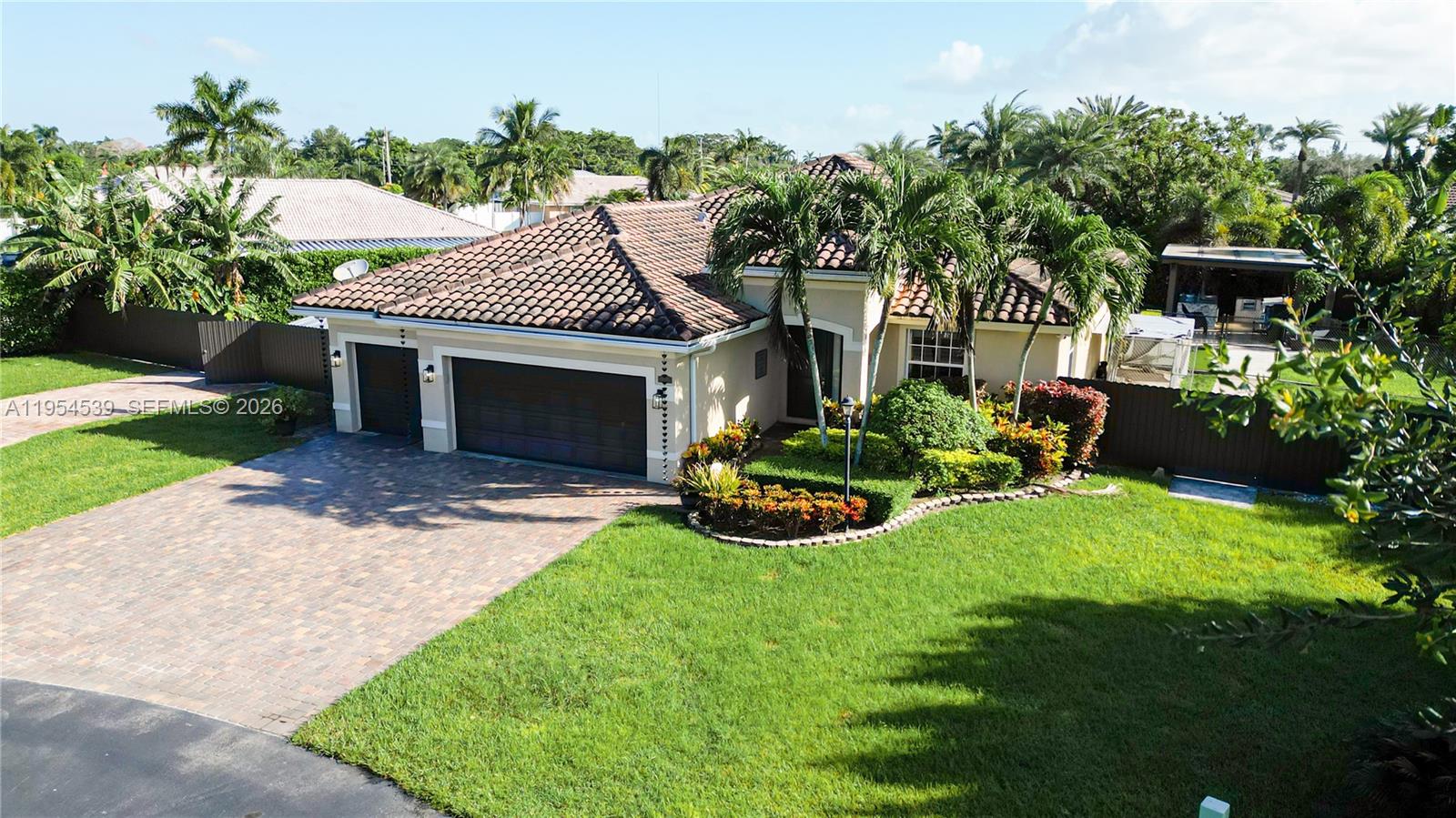REDLAND REEF - Residential
