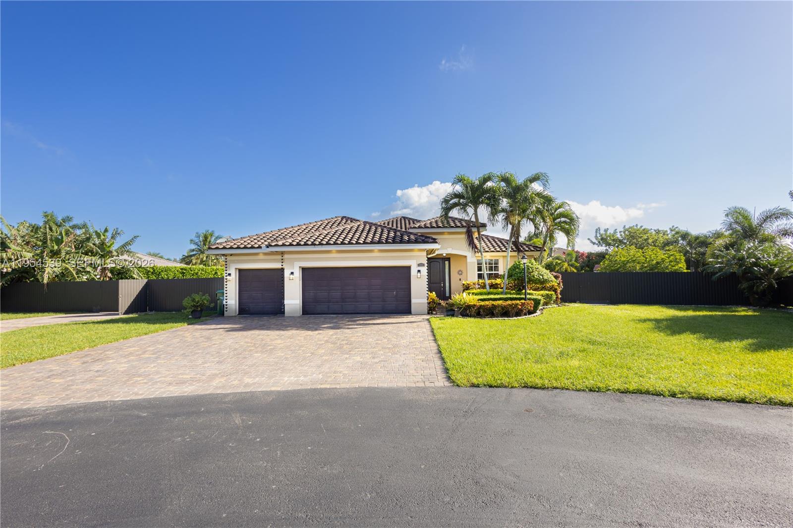 REDLAND REEF - Residential