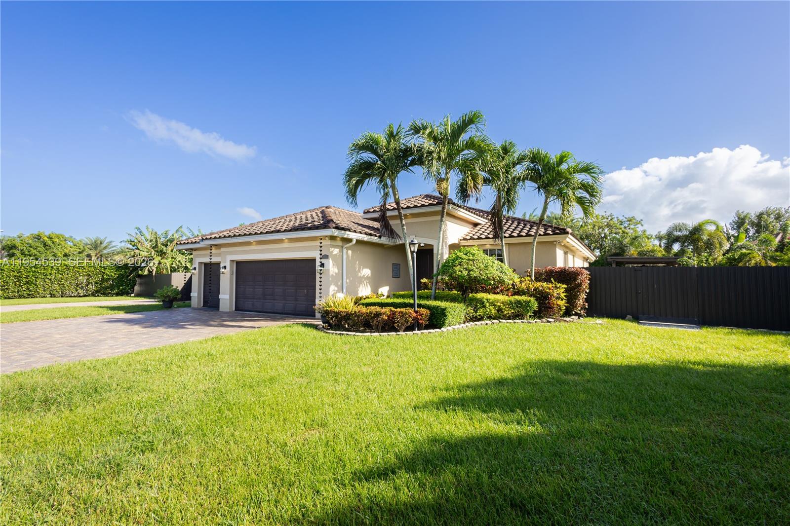 REDLAND REEF - Residential