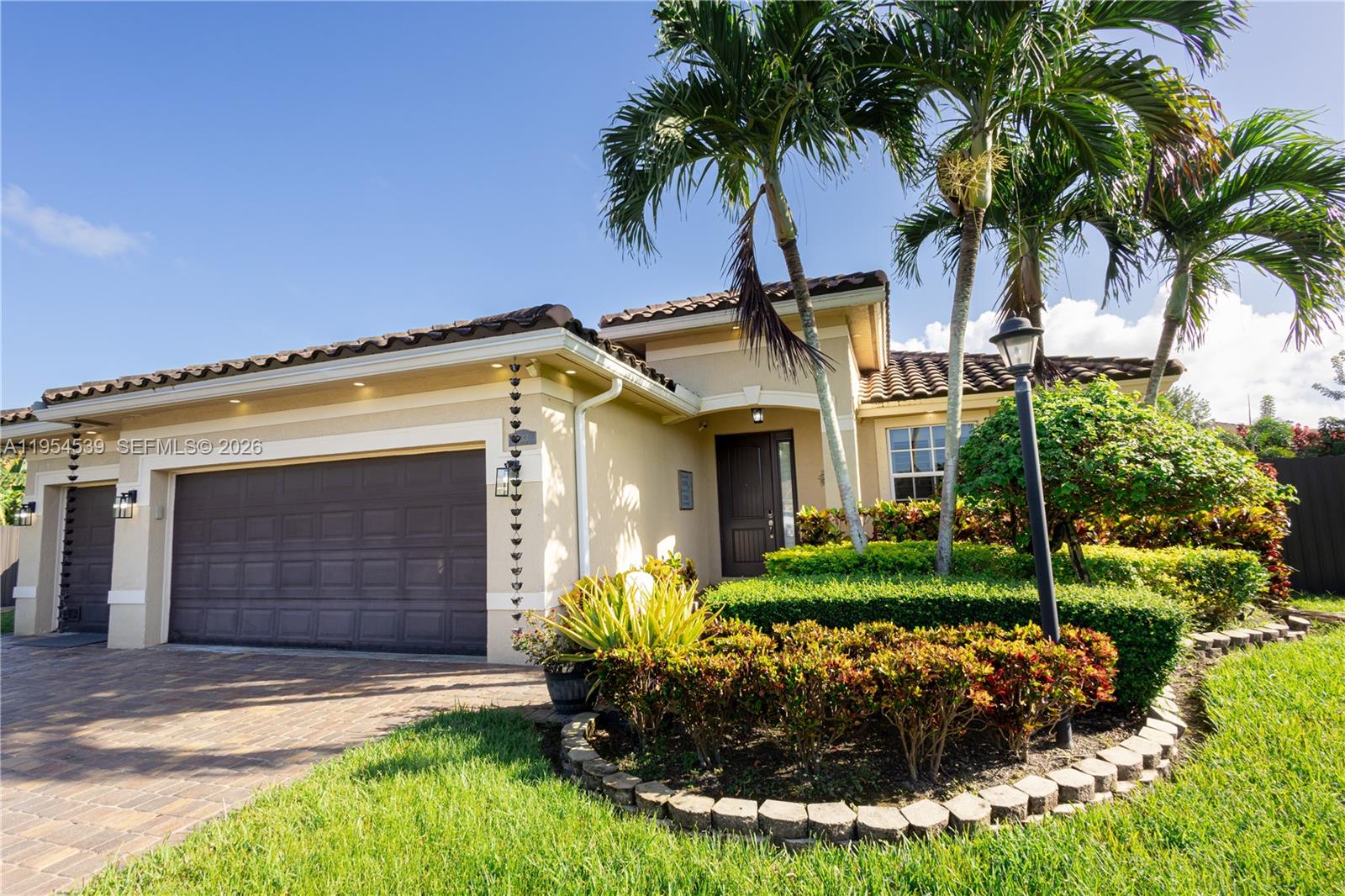 REDLAND REEF - Residential