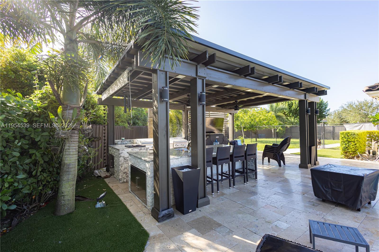 REDLAND REEF - Residential