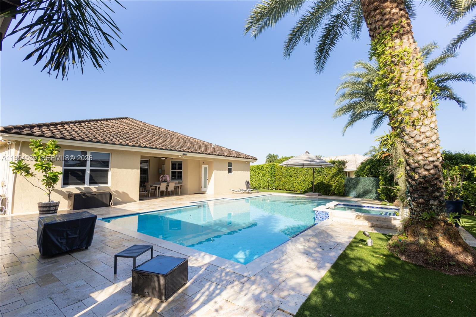 REDLAND REEF - Residential