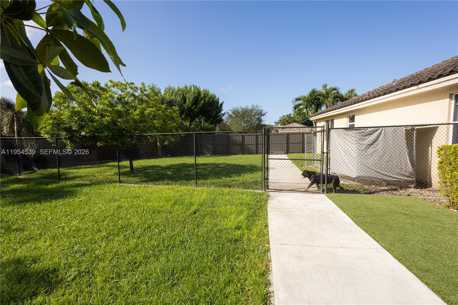 REDLAND REEF - Residential