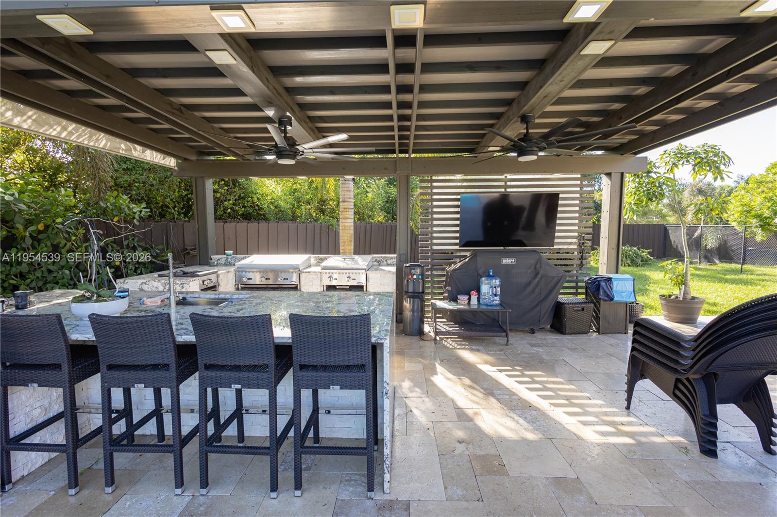 REDLAND REEF - Residential