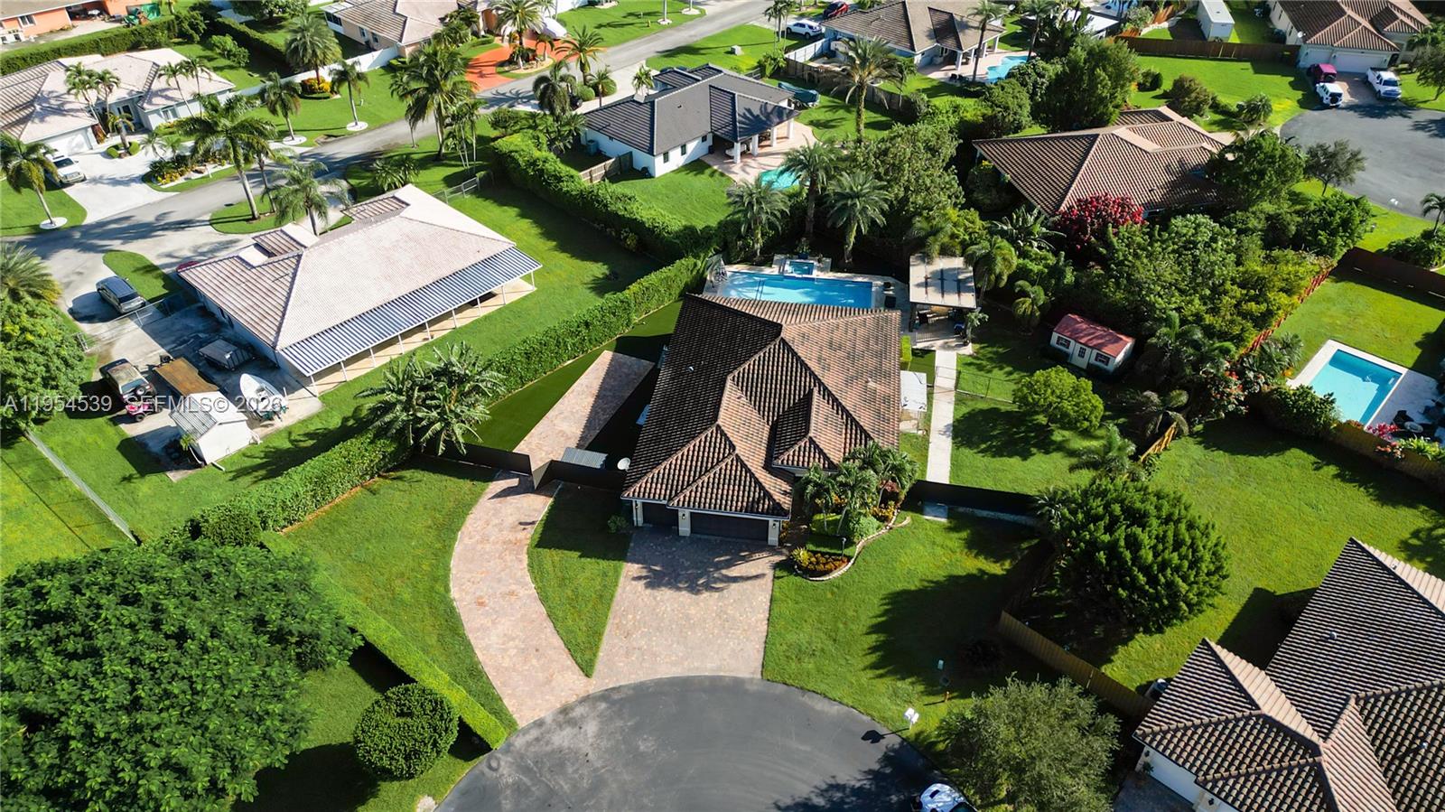 REDLAND REEF - Residential