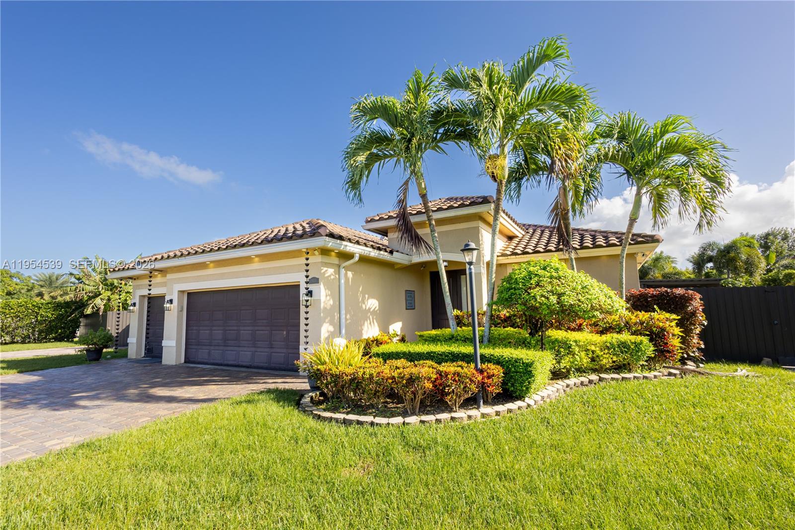 REDLAND REEF - Residential