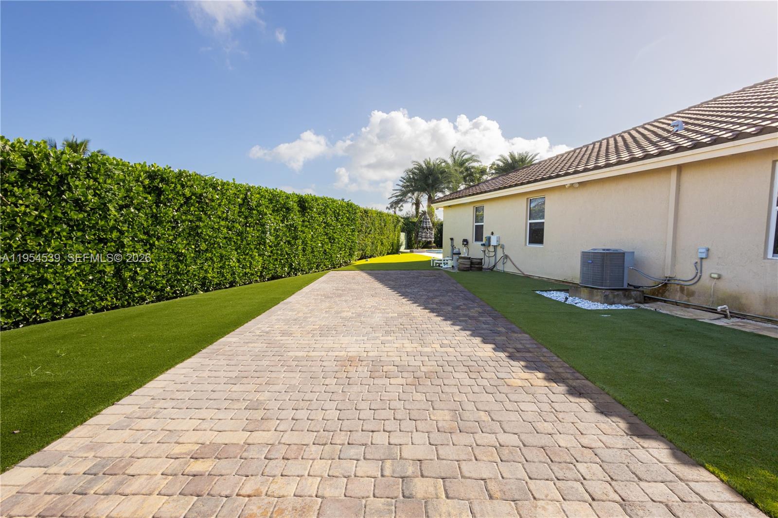 REDLAND REEF - Residential