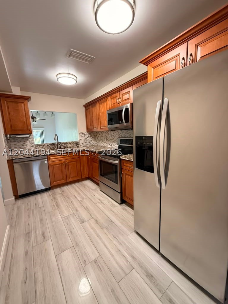 PINE ISLAND LAKES TOWNHOM - Residential Lease