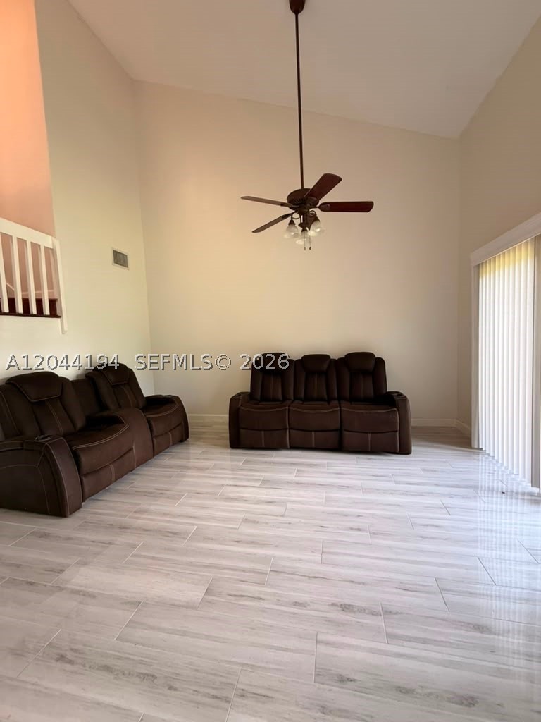 PINE ISLAND LAKES TOWNHOM - Residential Lease