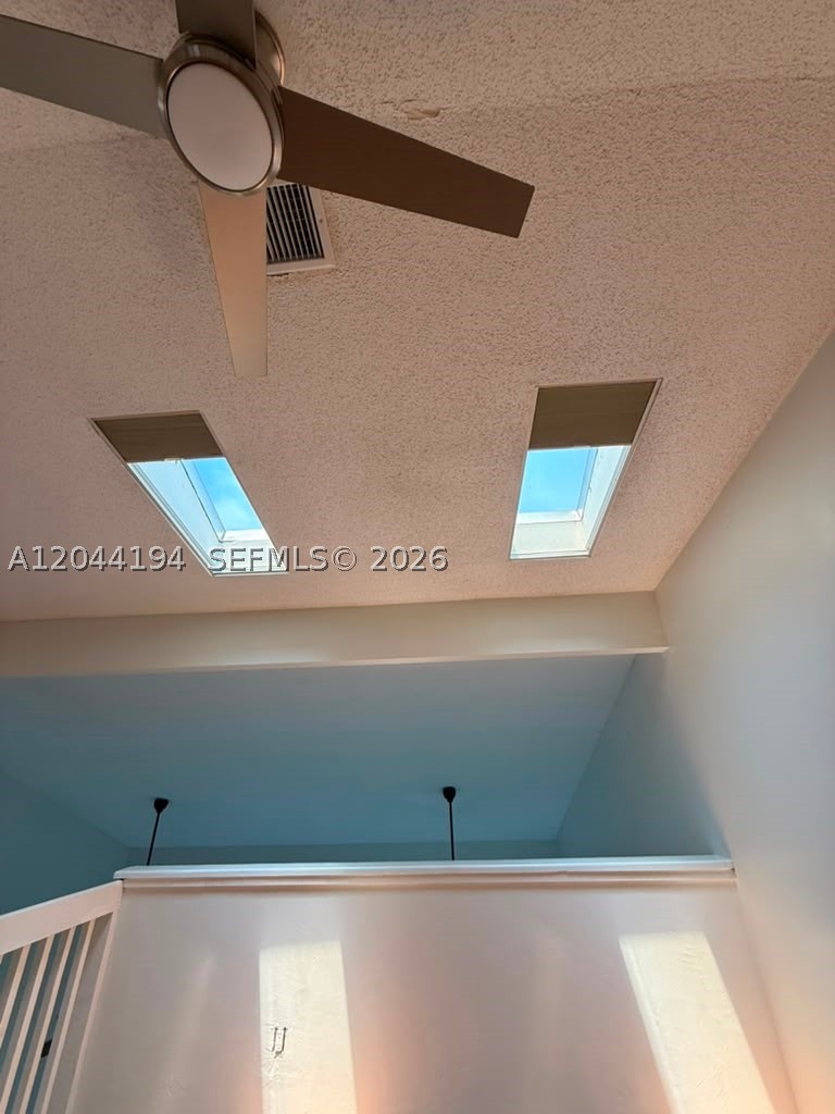 PINE ISLAND LAKES TOWNHOM - Residential Lease