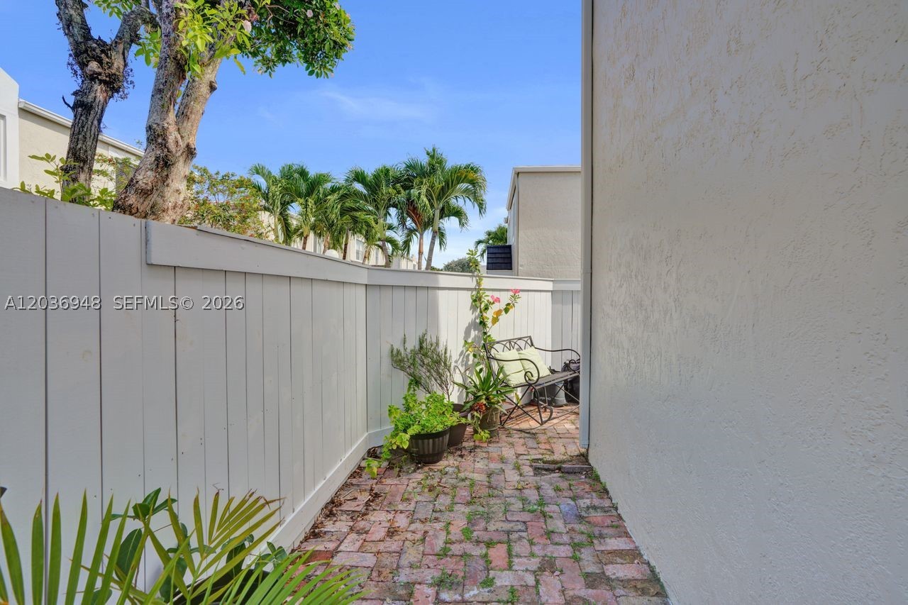 GABLES POINT II CONDO - Residential