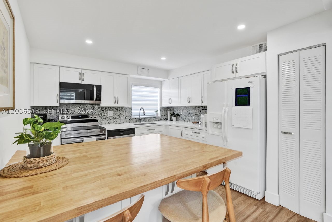 GABLES POINT II CONDO - Residential