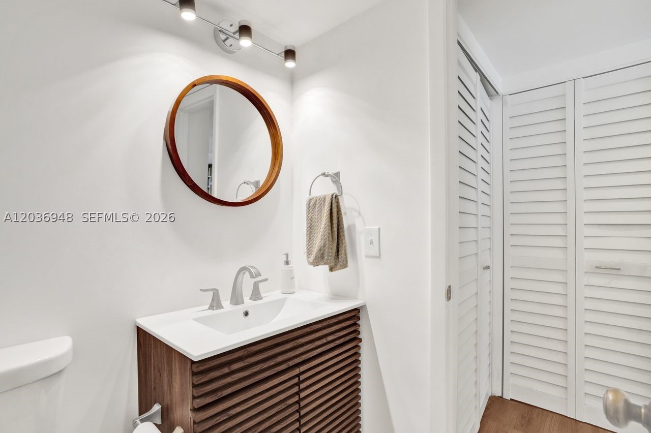 GABLES POINT II CONDO - Residential