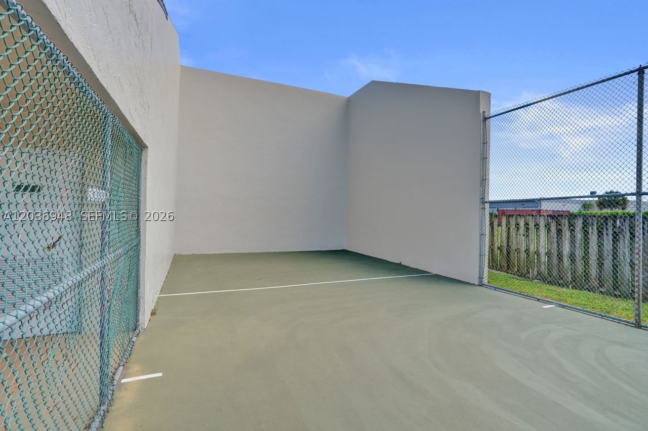 GABLES POINT II CONDO - Residential