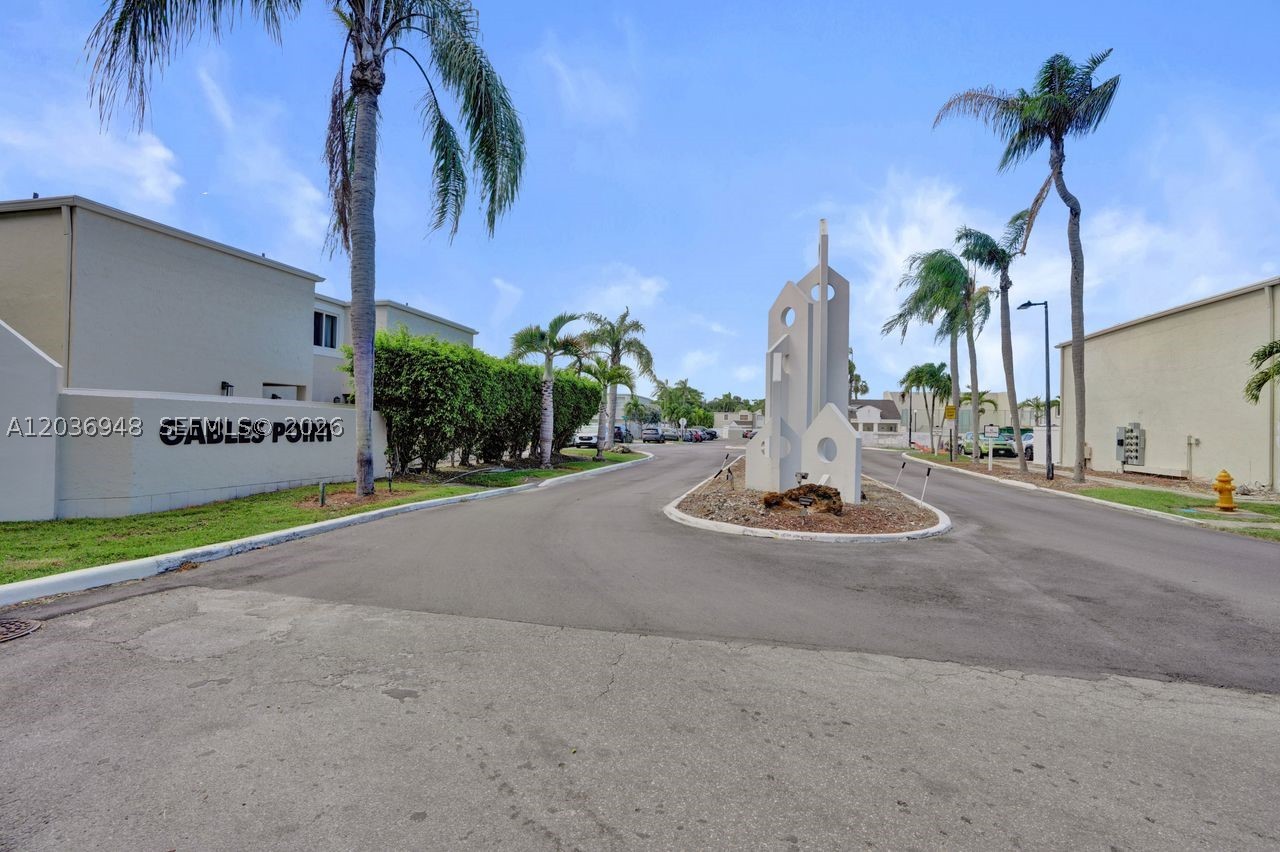 GABLES POINT II CONDO - Residential