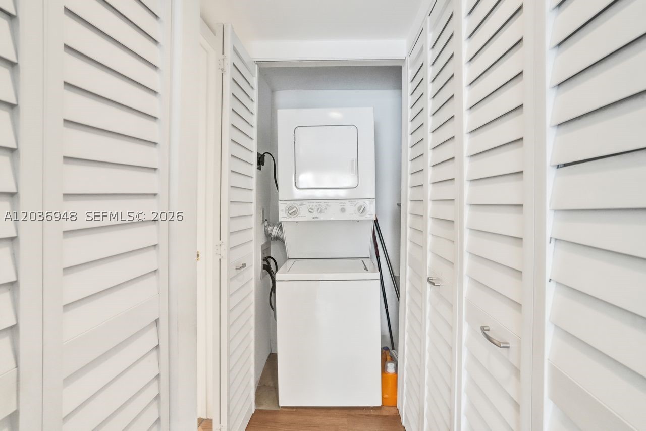 GABLES POINT II CONDO - Residential