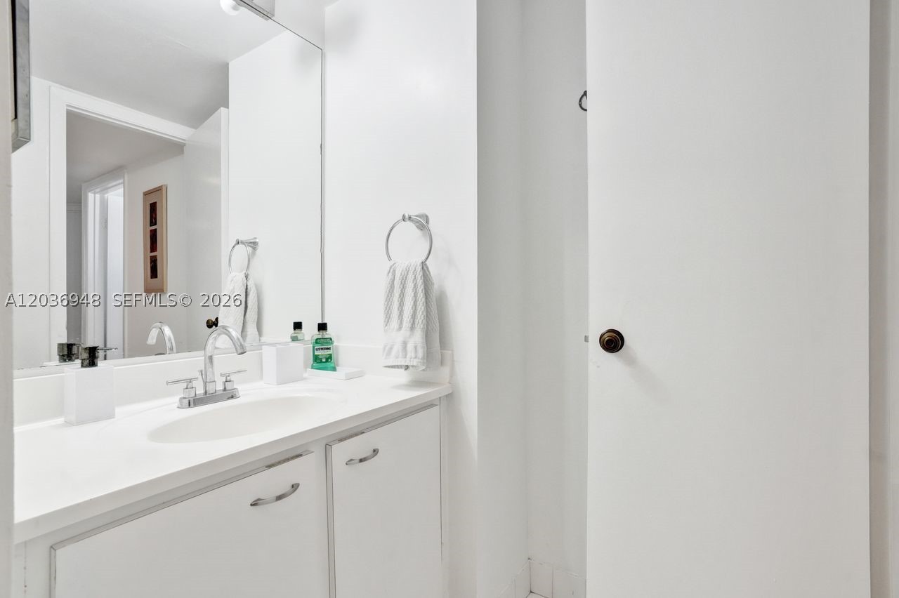 GABLES POINT II CONDO - Residential
