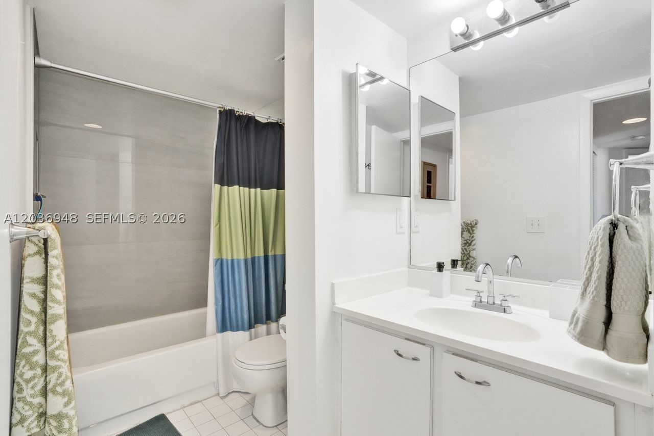 GABLES POINT II CONDO - Residential