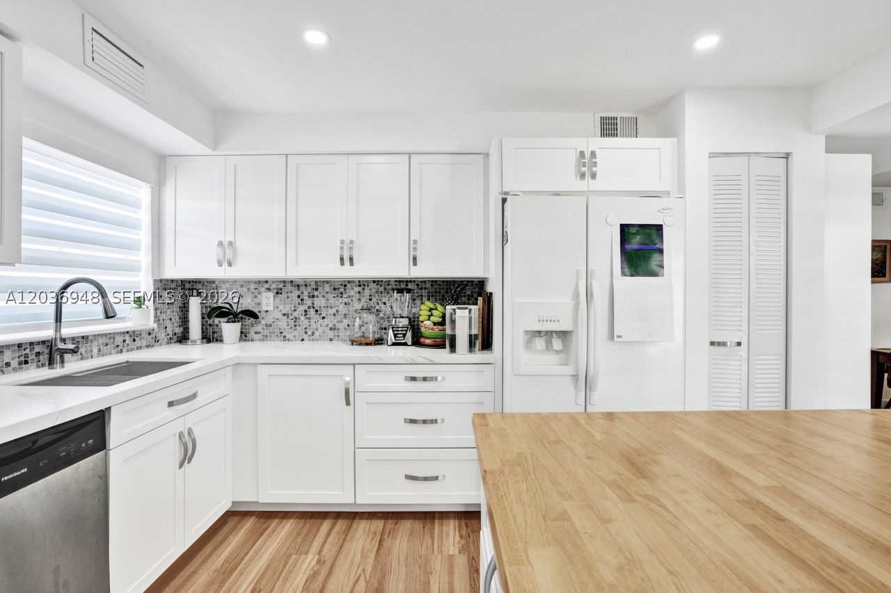 GABLES POINT II CONDO - Residential