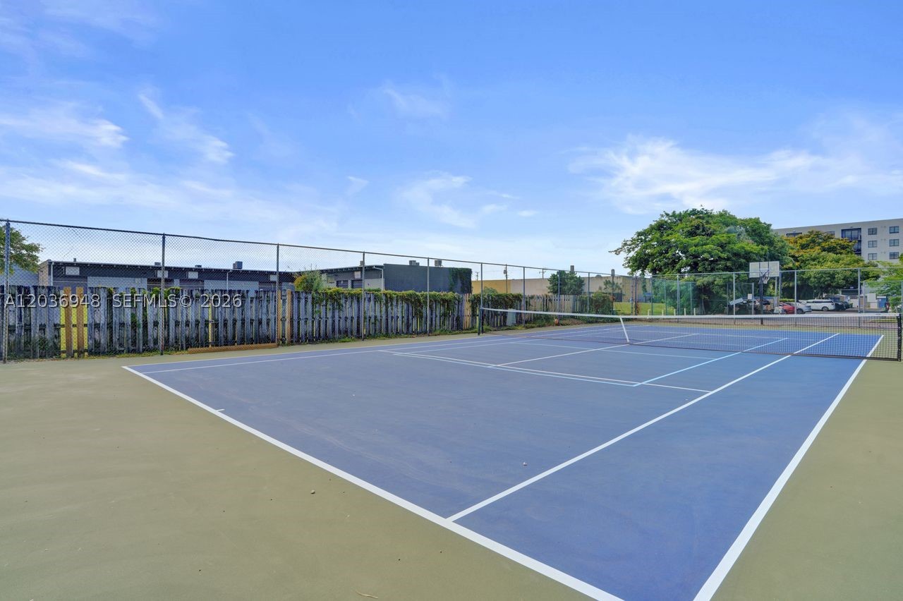 GABLES POINT II CONDO - Residential