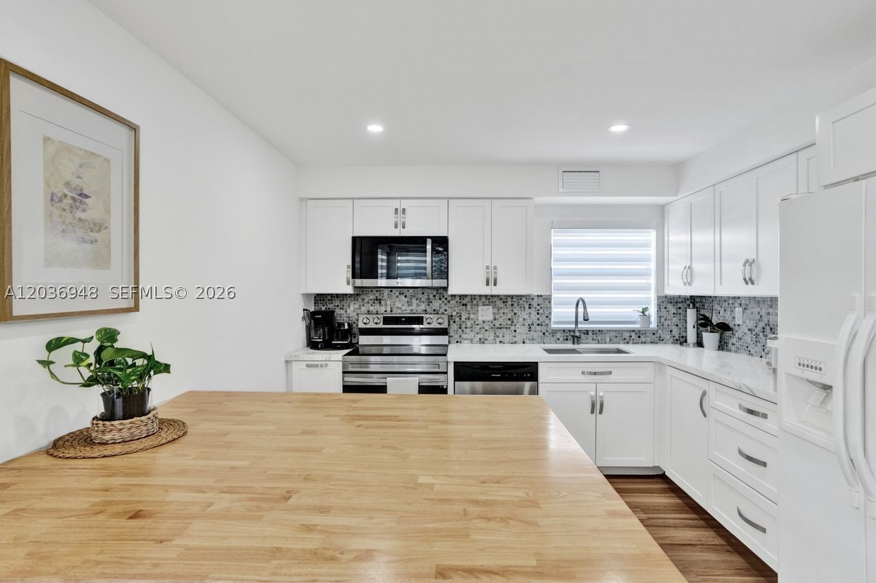 GABLES POINT II CONDO - Residential