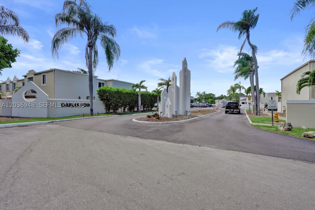 GABLES POINT II CONDO - Residential