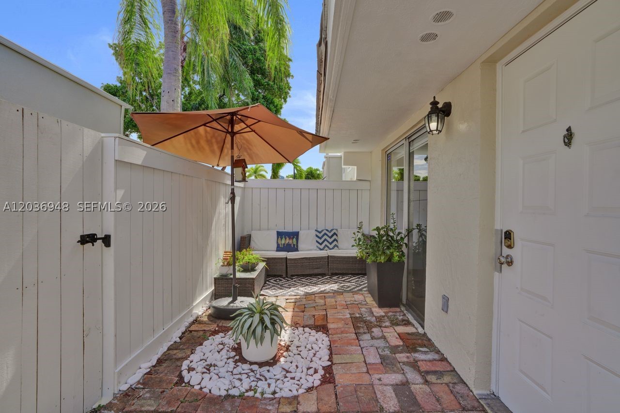 GABLES POINT II CONDO - Residential