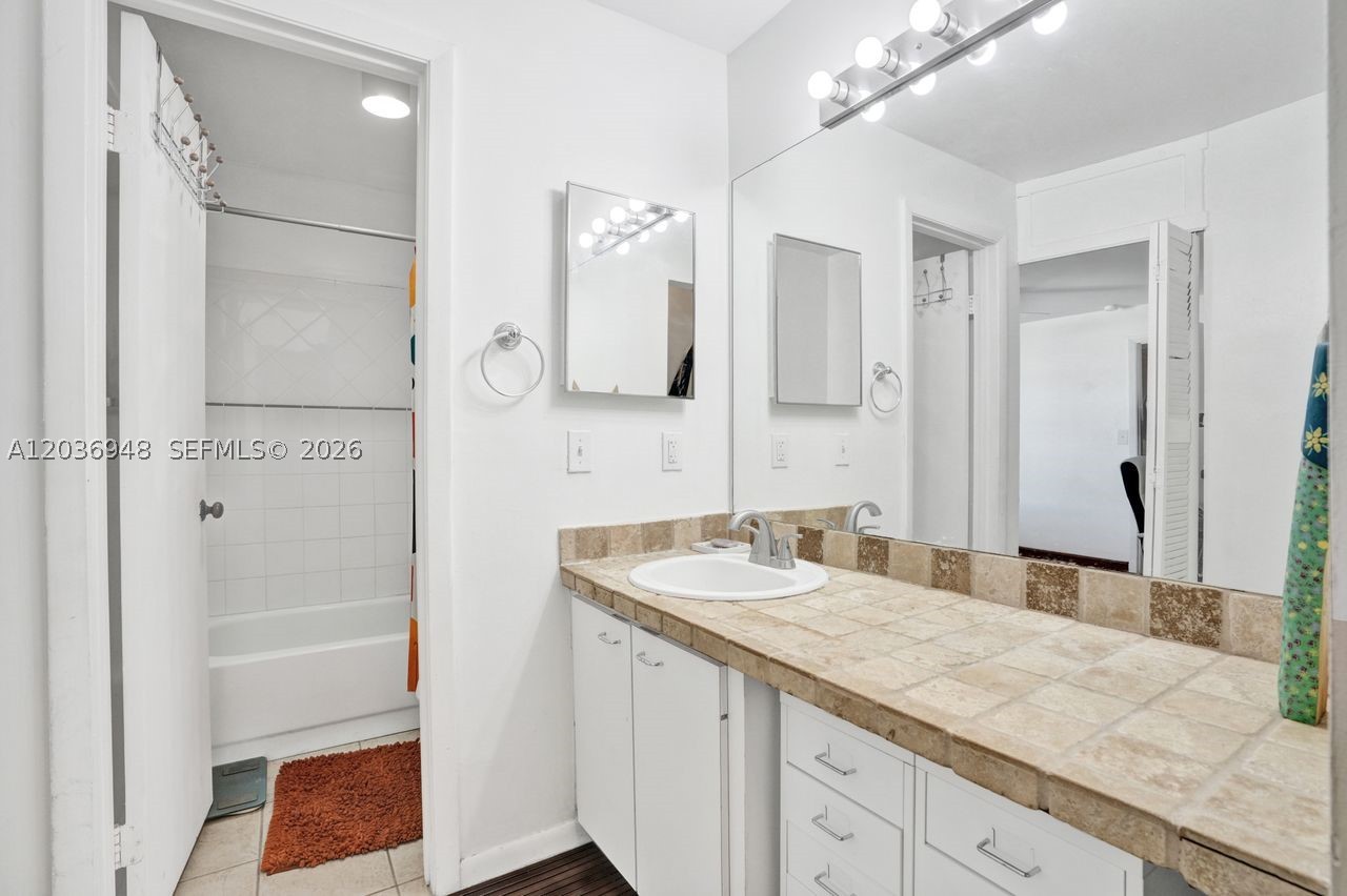 GABLES POINT II CONDO - Residential