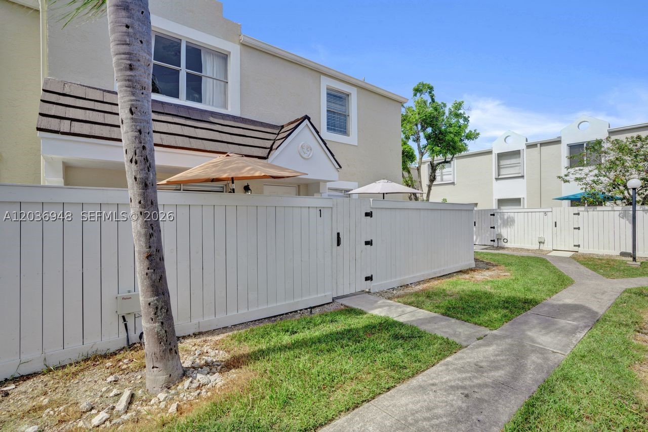 GABLES POINT II CONDO - Residential