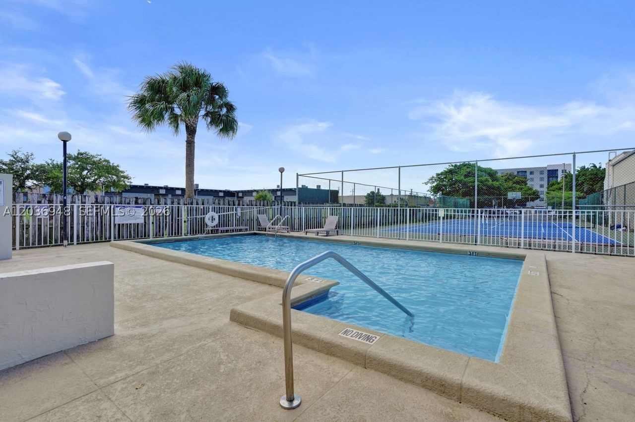GABLES POINT II CONDO - Residential