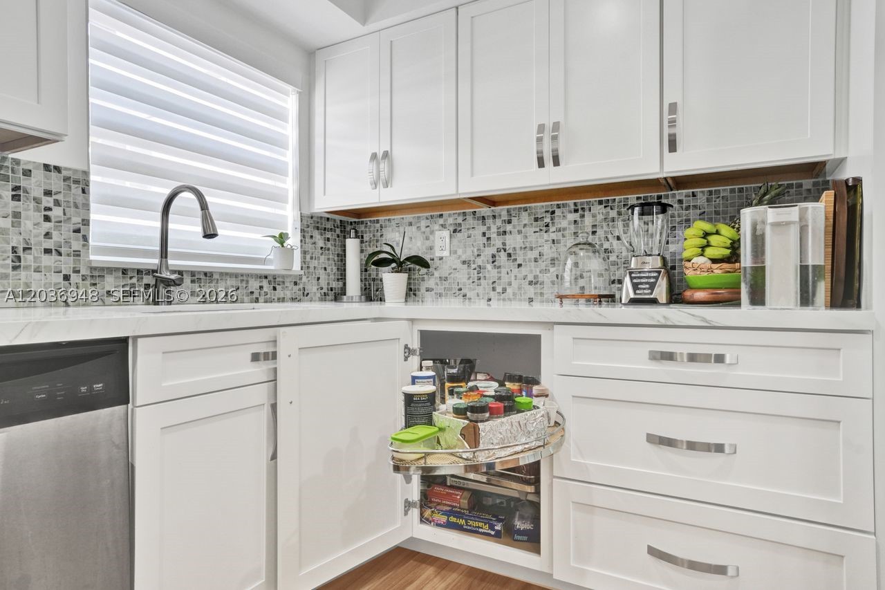 GABLES POINT II CONDO - Residential