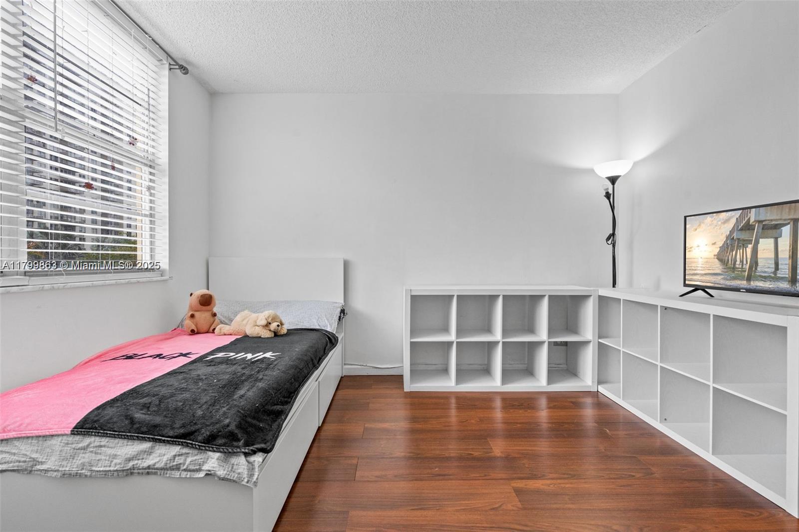WINSTON TOWERS 200 - Residential Lease