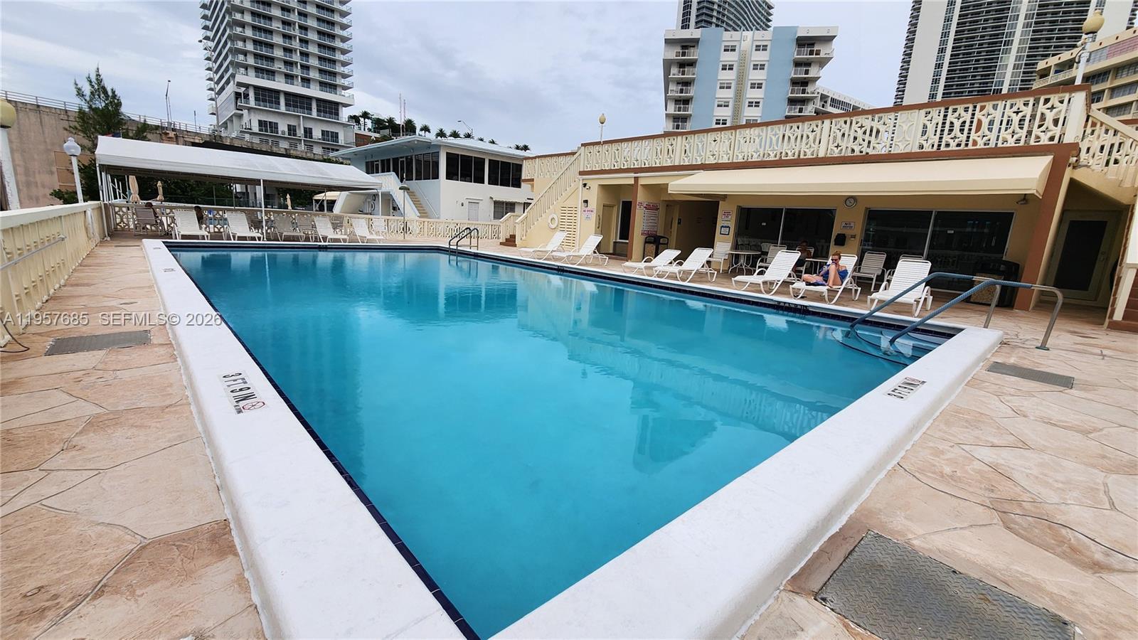 IMPERIAL TOWERS CONDO - Residential