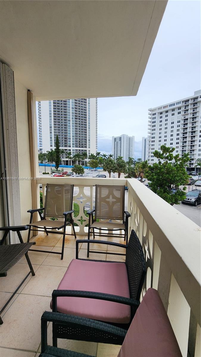 IMPERIAL TOWERS CONDO - Residential