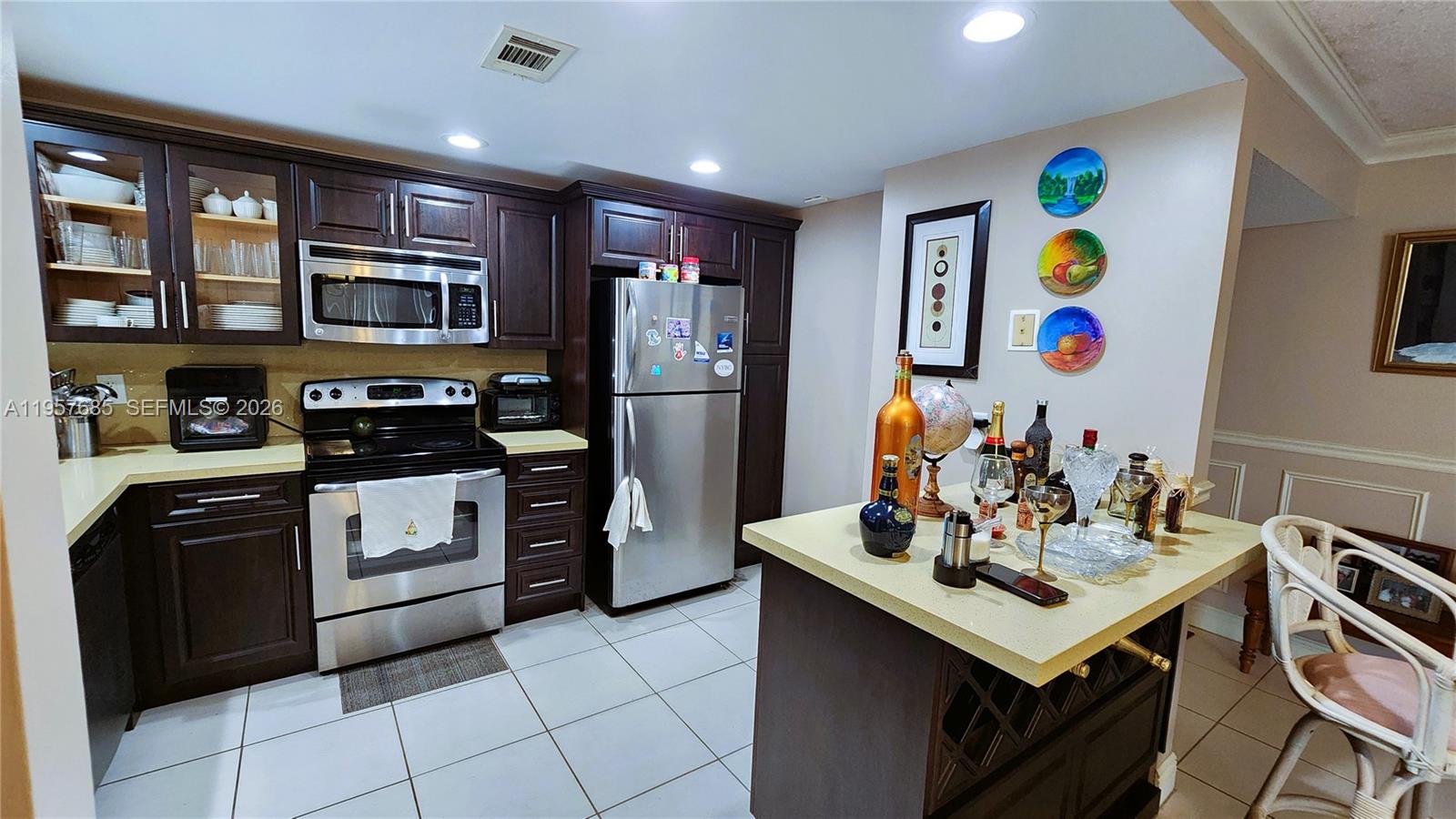 IMPERIAL TOWERS CONDO - Residential
