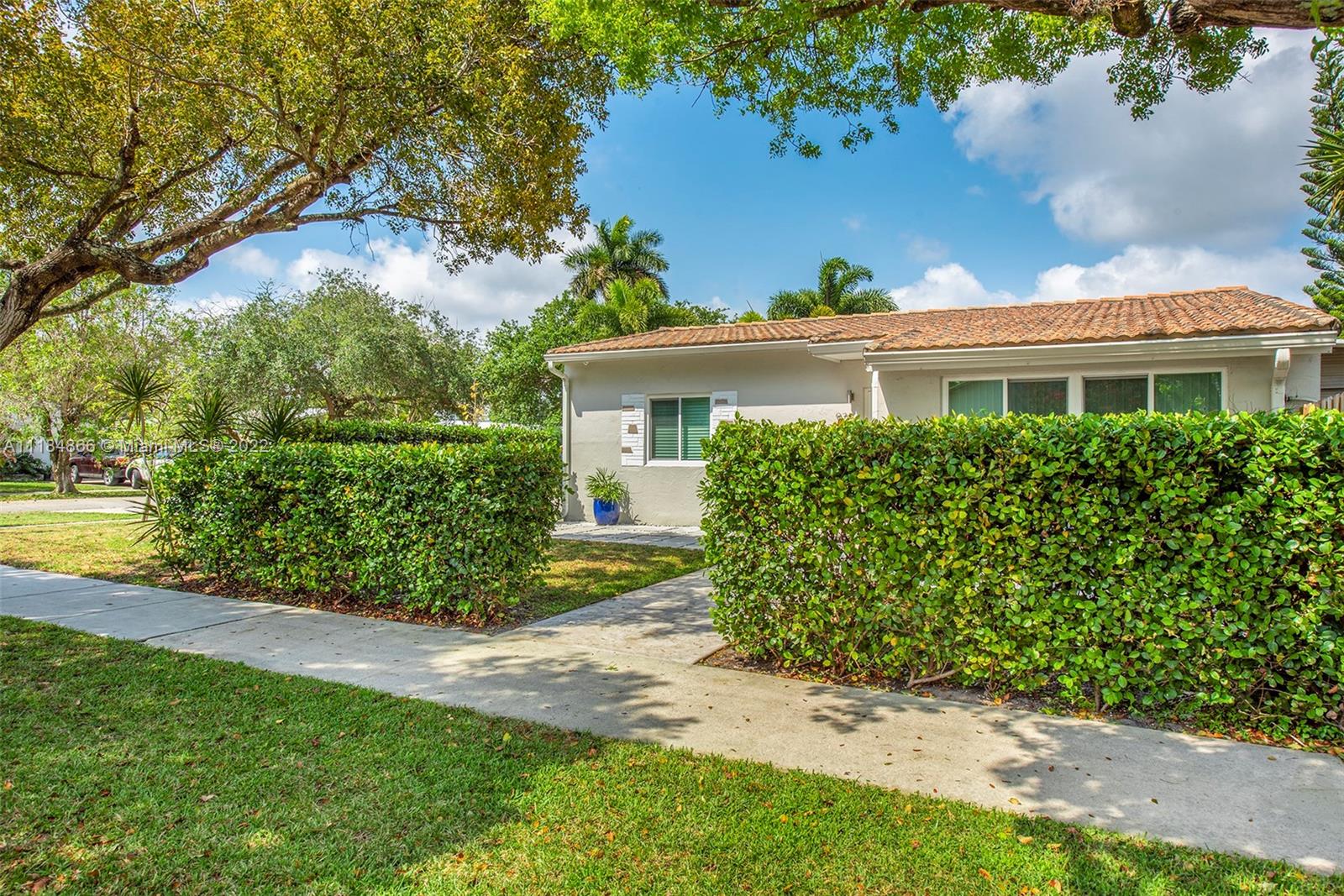 GULFSTREAM ESTATES - Residential