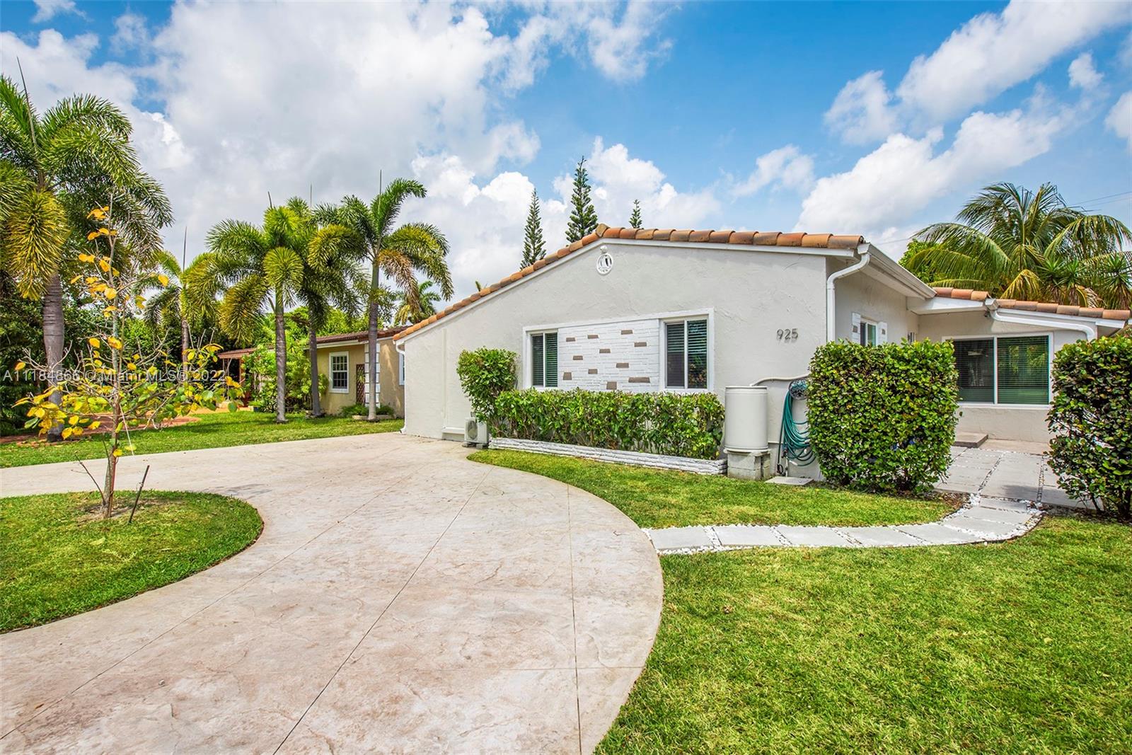 GULFSTREAM ESTATES - Residential