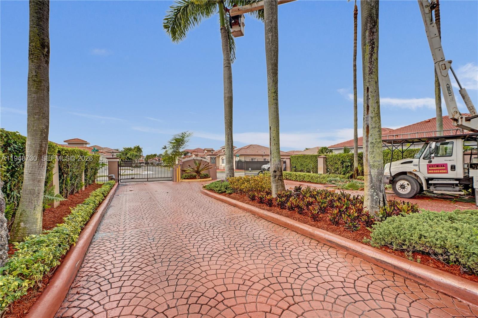 PELICANS COVE - Residential
