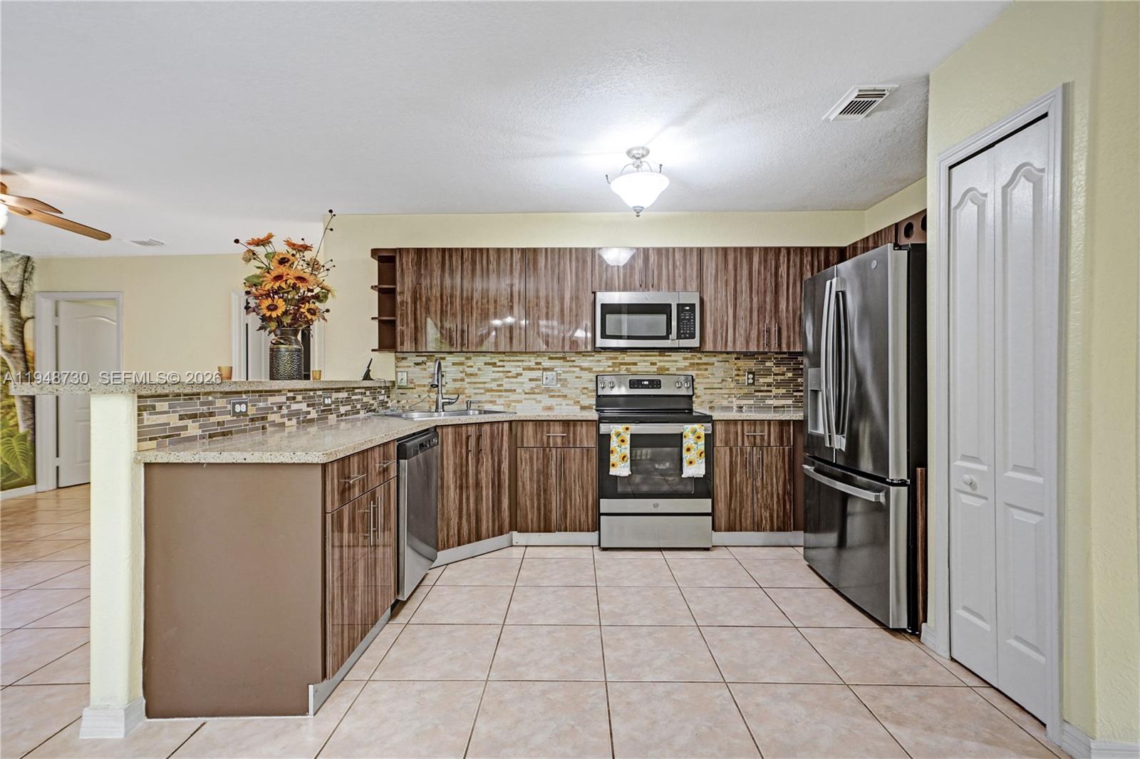 PELICANS COVE - Residential