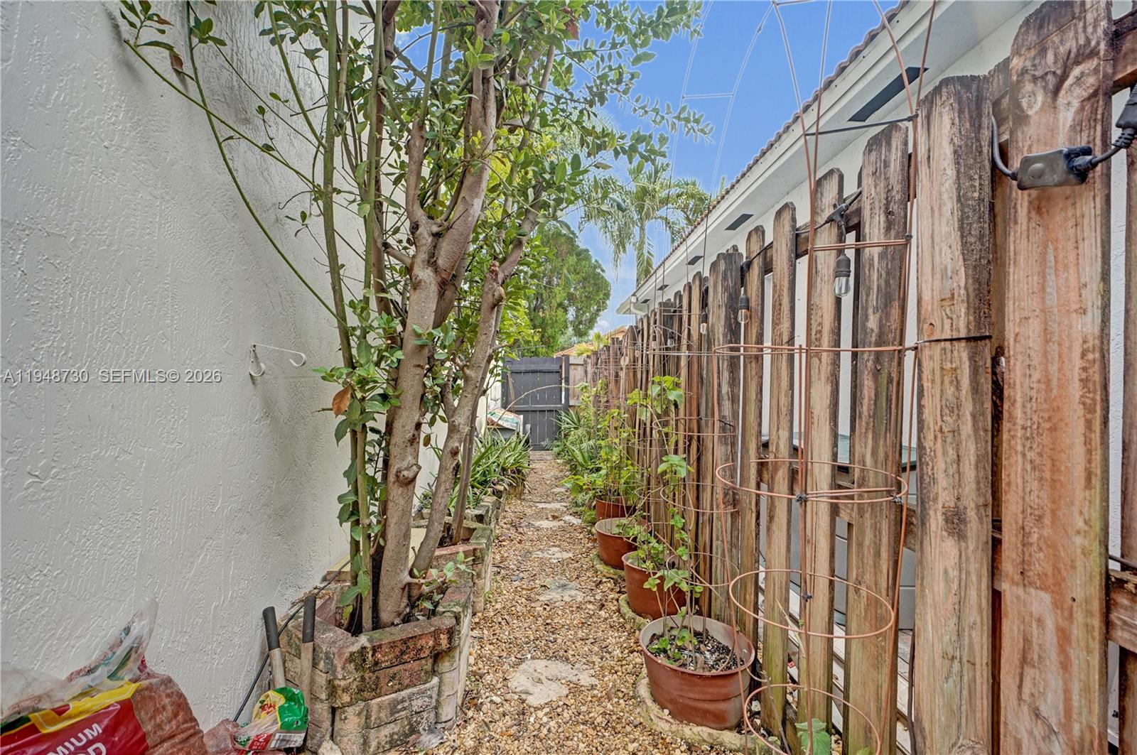 PELICANS COVE - Residential