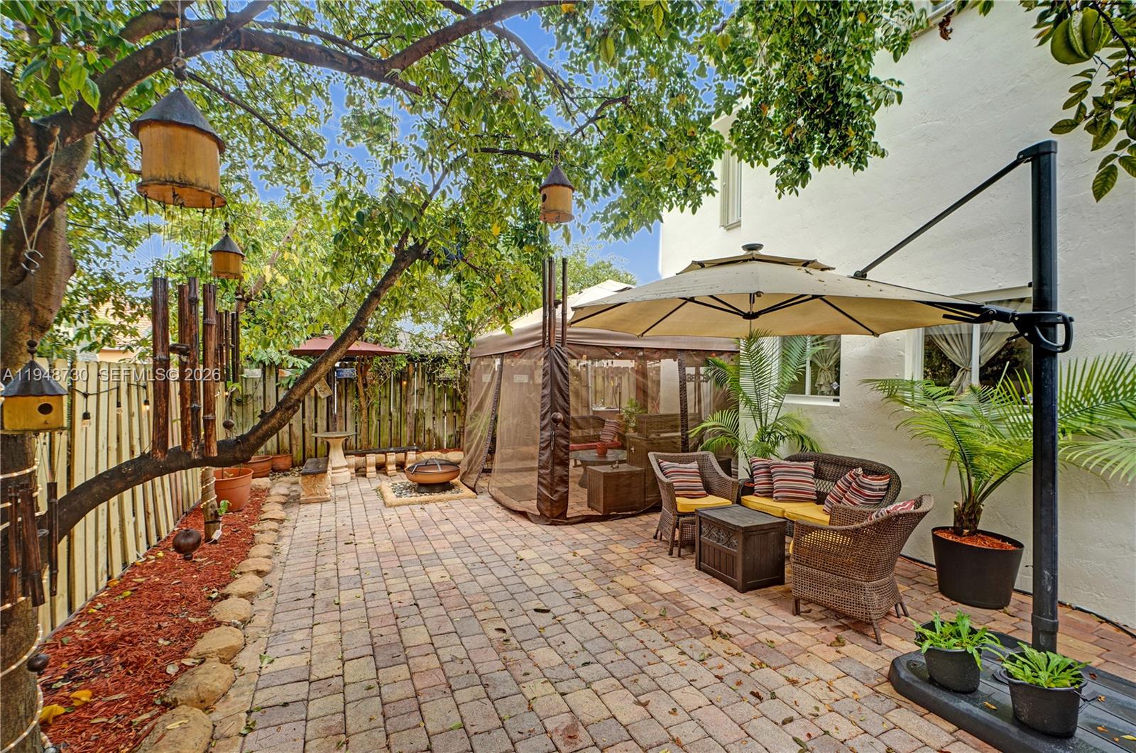 PELICANS COVE - Residential