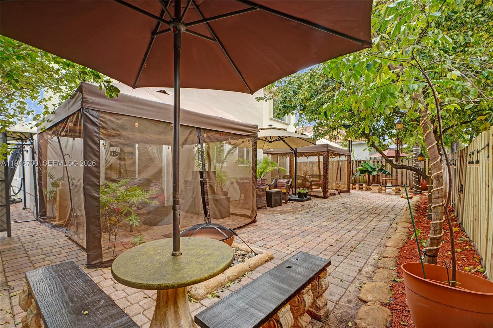 PELICANS COVE - Residential